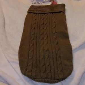Pet cable sweater in green in Large